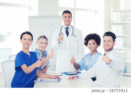 group of doctors on presentation at hospital group of doctors on presentation at hospital 28755912