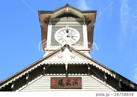 青空の札幌市時計台 28758858