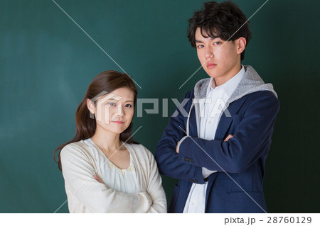 高校生と母親 高校生と母親 28760129