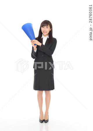 スーツ姿の若い女性 28760361