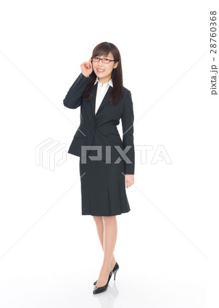スーツ姿の若い女性 28760368