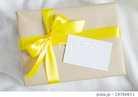 Present With Empty Postcard on Knitted background. 28760651