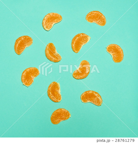 Ripe Mandarin fruit peeled open 28761279