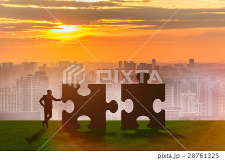 Business metaphor of teamwork with jigsaw puzzle Business metaphor of teamwork with jigsaw puzzle 28761325