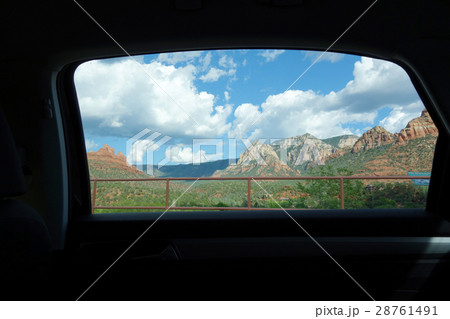 車窓風景　セドナ　イメージ素材 28761491