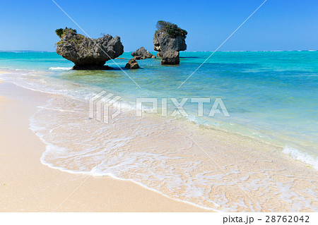 沖縄_奇岩ある絶景ビーチ 28762042