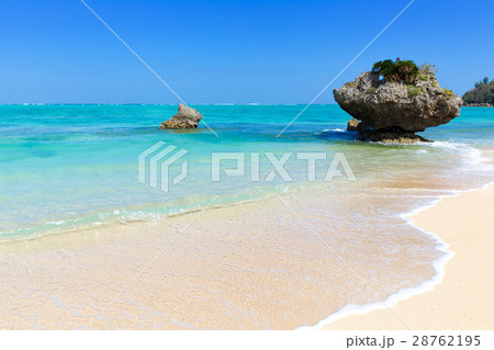 沖縄_奇岩ある絶景ビーチ 沖縄_奇岩ある絶景ビーチ 28762195