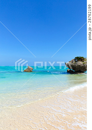 沖縄_奇岩ある絶景ビーチ 沖縄_奇岩ある絶景ビーチ 28762199