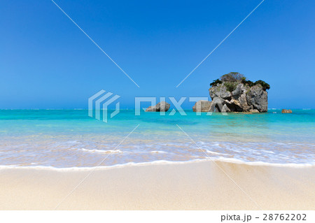 沖縄_奇岩ある絶景ビーチ 28762202