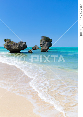 沖縄_奇岩ある絶景ビーチ 28762207