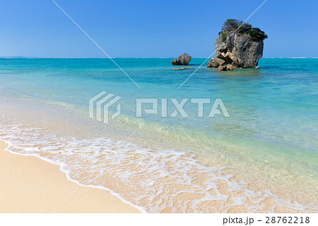 沖縄_奇岩ある絶景ビーチ 28762218