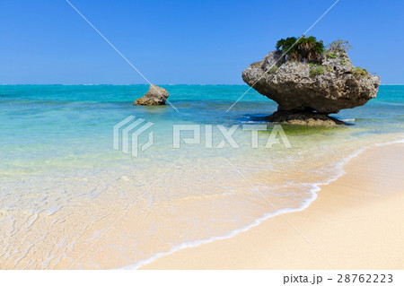 沖縄_奇岩ある絶景ビーチ 28762223