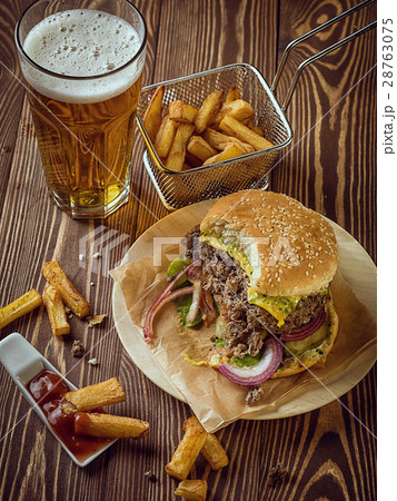 Bitten frash burger. 28763075