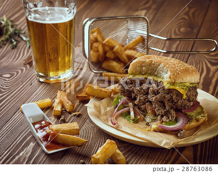 Bitten frash burger. 28763086