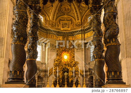 バチカン　サン・ピエトロ大聖堂内の聖ペトロの司教座 28766897