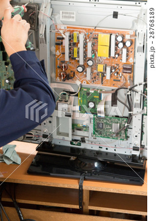 テレビ修理（ボケ表現） 28768189