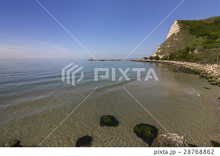 Seascape of the bay and cape Seascape of the bay and cape 28768862