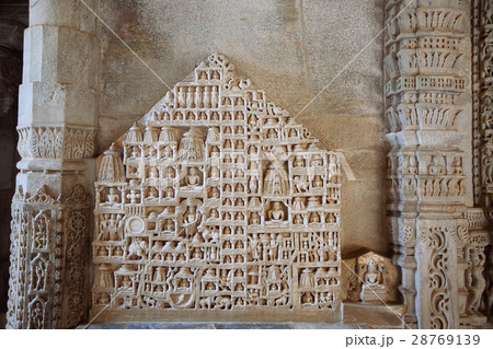 Interior of Ranakpur Temple in Rajasthan, India 28769139