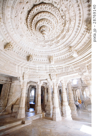 Interior of Ranakpur Temple in Rajasthan, India 28769140