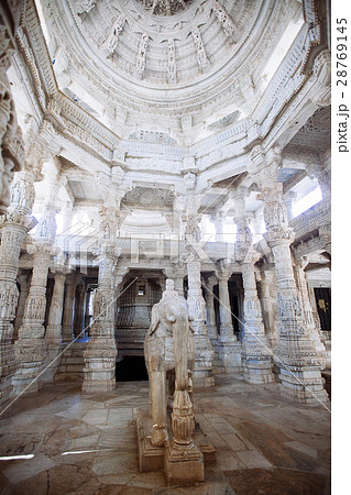 Interior of Ranakpur Temple in Rajasthan, India 28769145