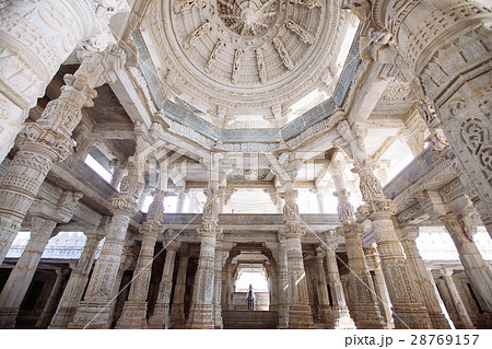 Interior of Ranakpur Temple in Rajasthan, India 28769157