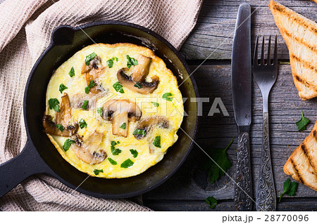 omelet with mushrooms 28770096
