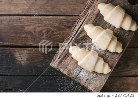 Raw unbaked croissant 28771429