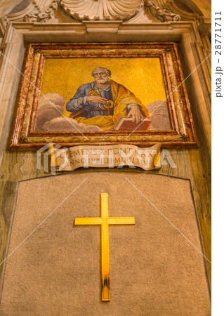 バチカン　サン・ピエトロ大聖堂　聖なる扉の裏側 28771711