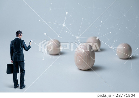 ビジネスマンとネットワークイメージ 28771904