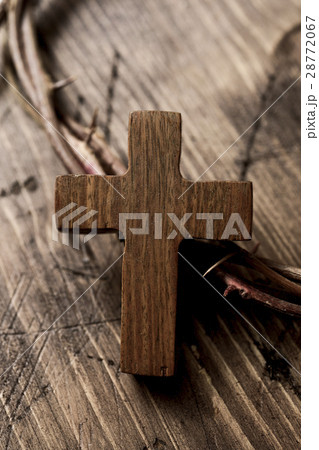 cross and crown of thorns of Jesus Christ 28772067
