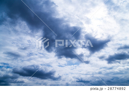 3月の空 空 曇り 曇天の空 コピースペース 文字スペース 3月の空 空 曇り 曇天の空 コピースペース 文字スペース 28774892