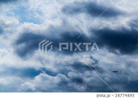 3月の空 空 曇り 曇天の空 コピースペース 文字スペース 3月の空 空 曇り 曇天の空 コピースペース 文字スペース 28774895