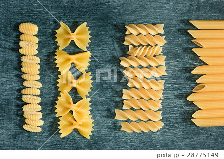 The dry Italian pasta The dry Italian pasta 28775149