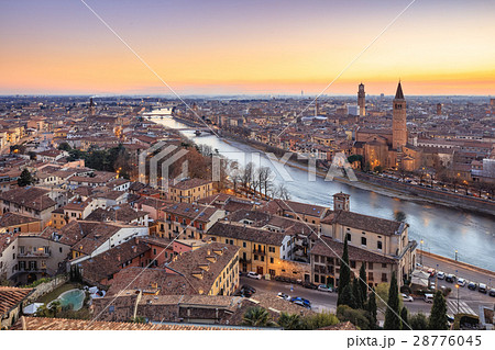 Old Verona town, view on river 28776045