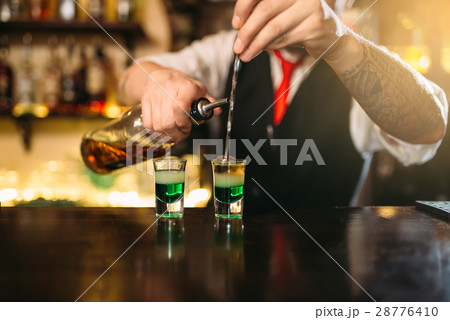 Barman making attractive alcoholic cocktail 28776410