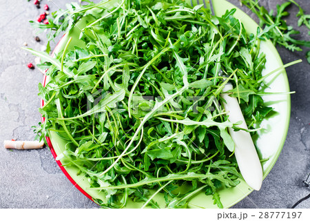fresh arugula salad 28777197