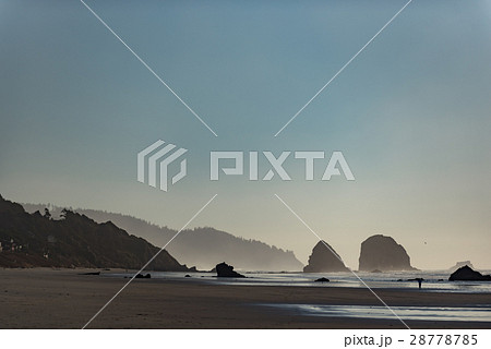 Sea water flowing around stones Sea water flowing around stones 28778785