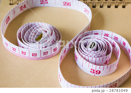 tape measure on blank note paper or memo note tape measure on blank note paper or memo note 28781049
