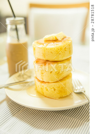 厚焼きパンケーキ 28781518