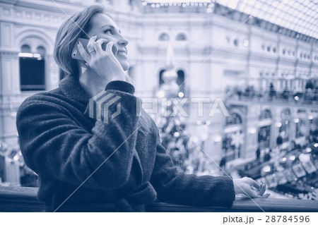 urban portrait of woman in winter clothes 28784596