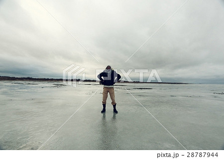 polar traveler, pilot 28787944