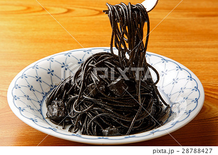 イカスミのスパゲッティー 28788427