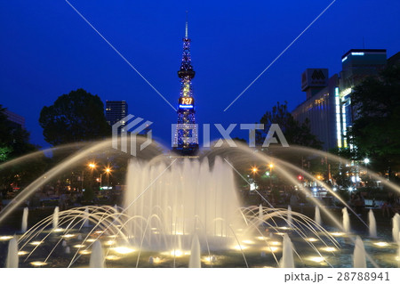さっぽろテレビ塔と大通公園 さっぽろテレビ塔と大通公園 28788941