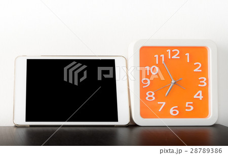 Blank laptop notebook screen on white with morning clock Blank laptop notebook screen on white with morning clock 28789386