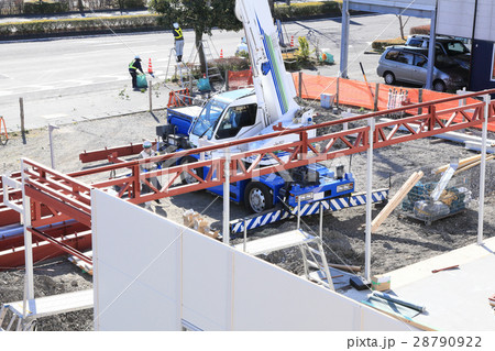 工事中　建築現場　建設現場　作業員 28790922