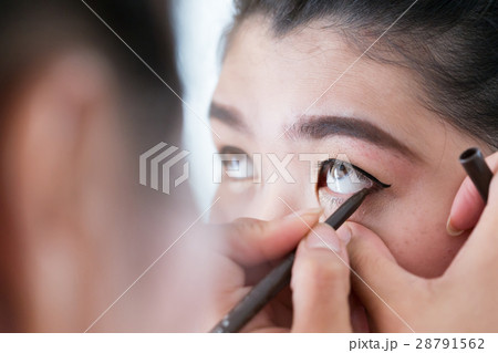 makeup beauty with brush eye liner on pretty woman makeup beauty with brush eye liner on pretty woman 28791562