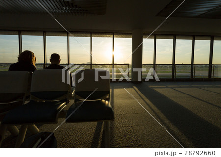 couple love traveler waiting flight airplane couple love traveler waiting flight airplane 28792660