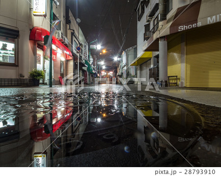 水たまりの向こう側（水たまりふれくしょん） 28793910