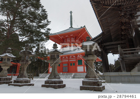 雪の高野山 28794461
