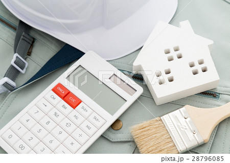 ビジネスイメージ　家と電卓 28796085